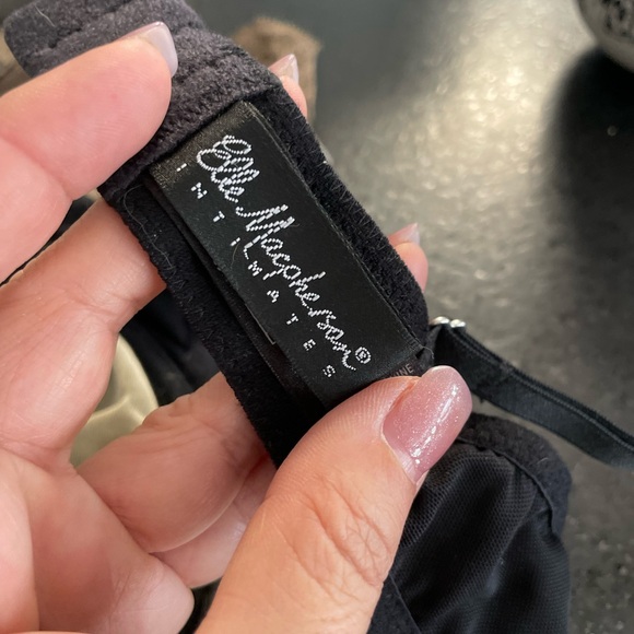 Elegant Black Lace Bra - Picture 6 of 7